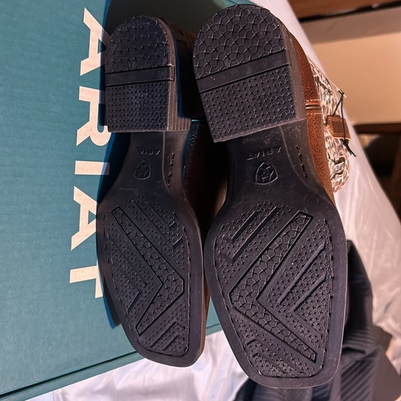 Ariat cowgirl boots - Picture 3 of 4